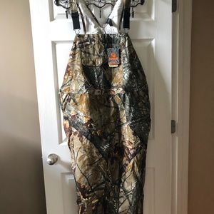 Camo cargo bib/overalls (Fusion 3-D)-Brand new 2XL